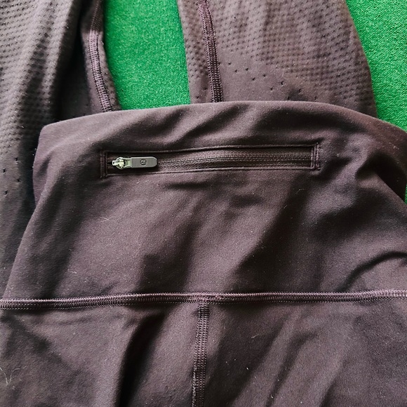 Lululemon running tight with aerated detailing on legs-size 2-Burgundy/Maroon - Picture 3 of 3